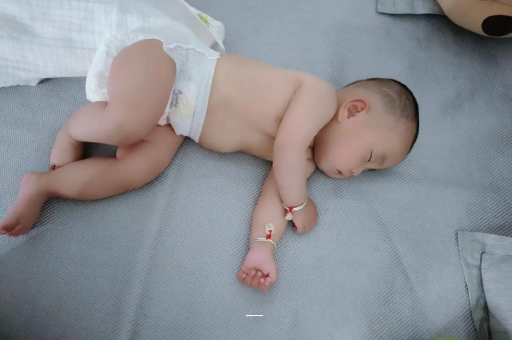 河池4个月宝宝特点